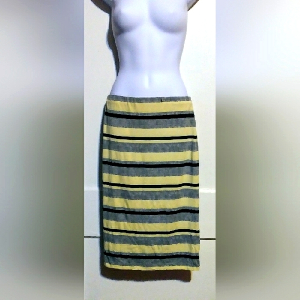 🌺BUNDLE ONLY🌺 FADED GLORY BEIGE AND BLACK STRIPED MIDI SKIRT